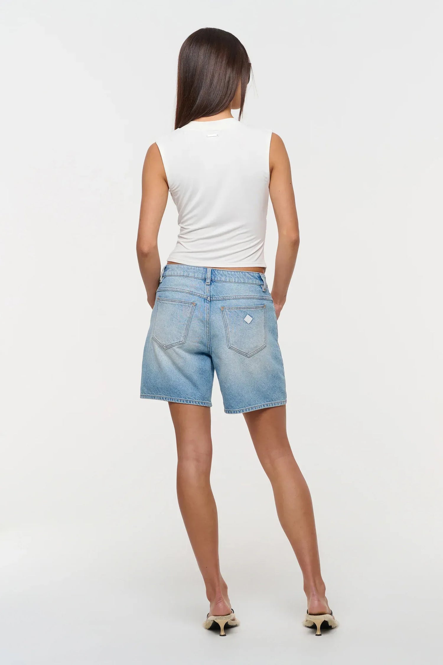 Abrand Jeans SHORTS 95 Mid Relaxed Short Karlie Rcy