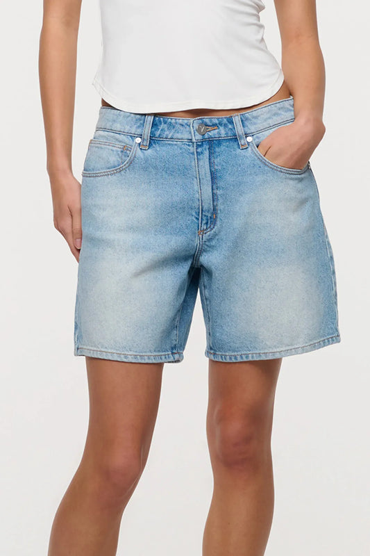 Abrand Jeans SHORTS 95 Mid Relaxed Short Karlie Rcy
