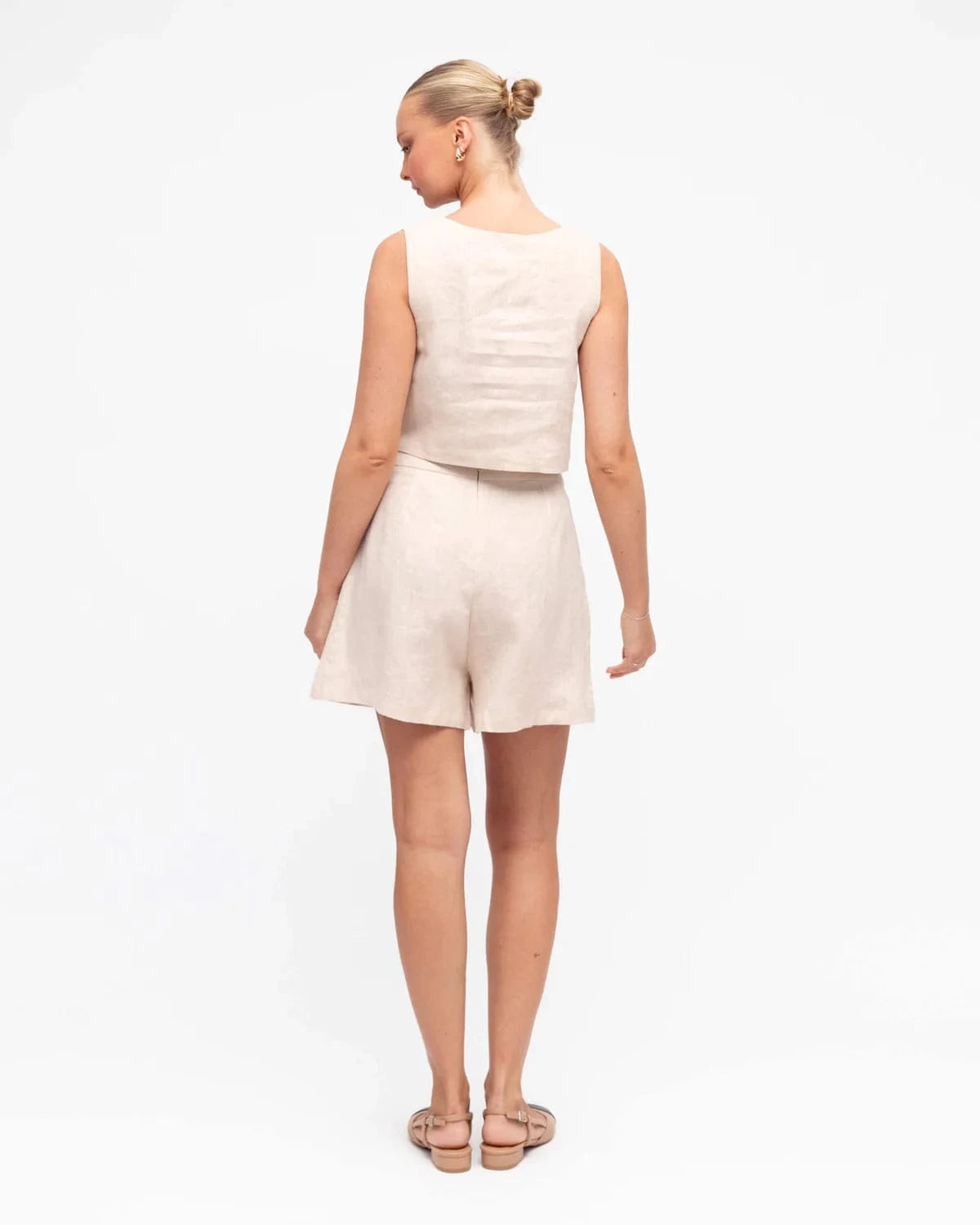 White Closet Shorts Kara Linen Shorts - Oatmeal