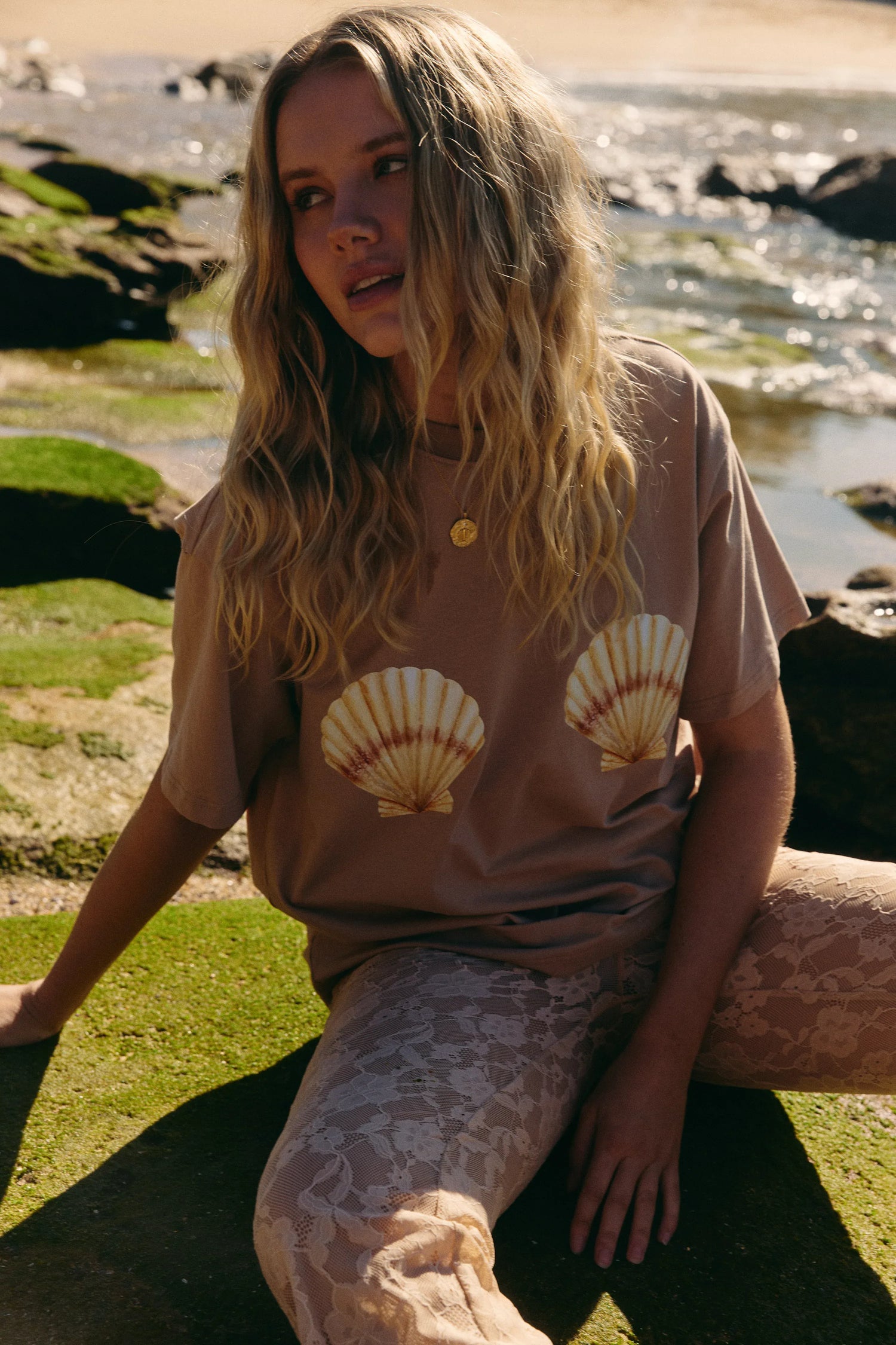 Indigo & Wolfe tee Shelby Tee - Mocca