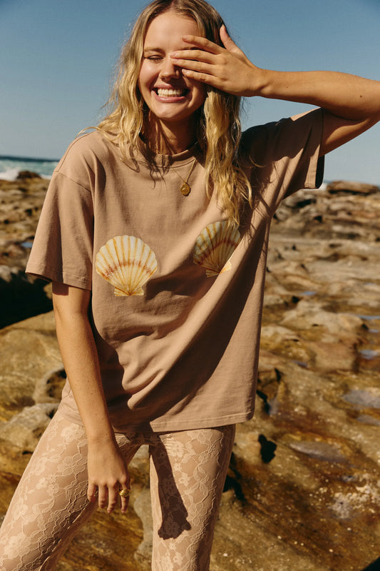 Indigo & Wolfe tee Shelby Tee - Mocca