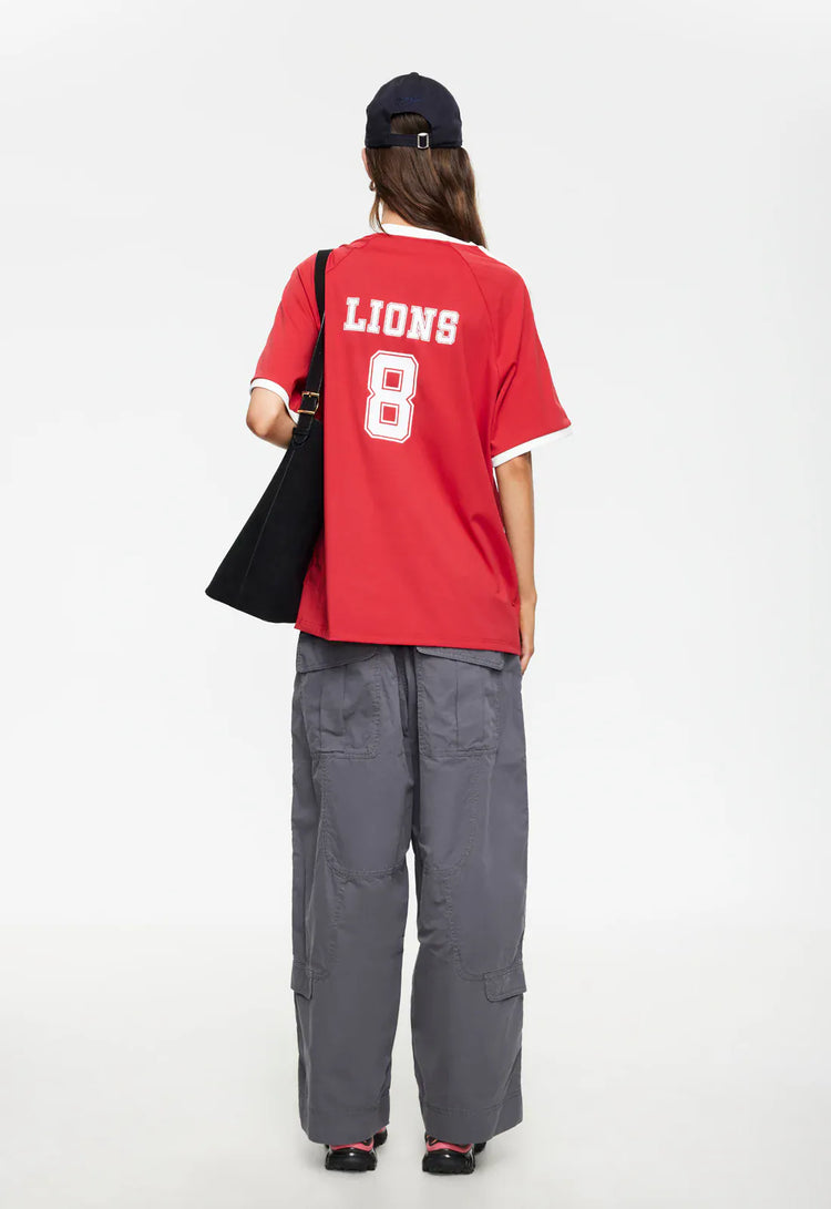 Lioness tee Spectate Top - Crimson