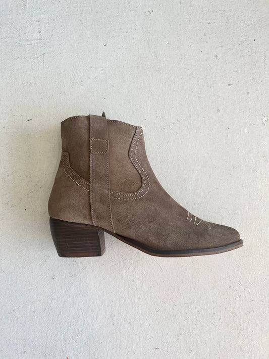 Human Shoes ankle boots Dee Ankle Boots - Sand Suede
